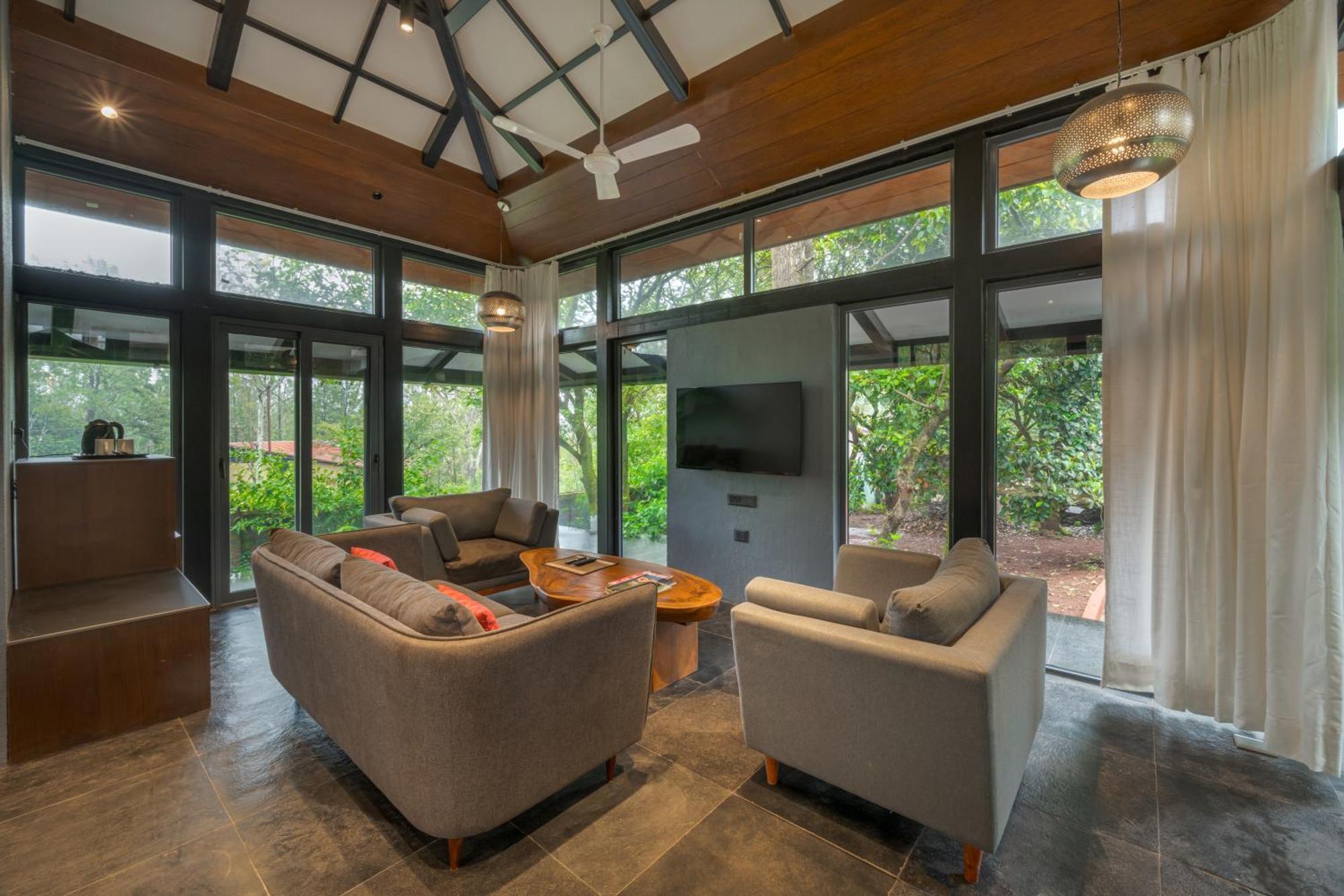 Saffronstays The Glasshouse, Panchgani - Beautiful Glass Villa For Couples Buitenkant foto